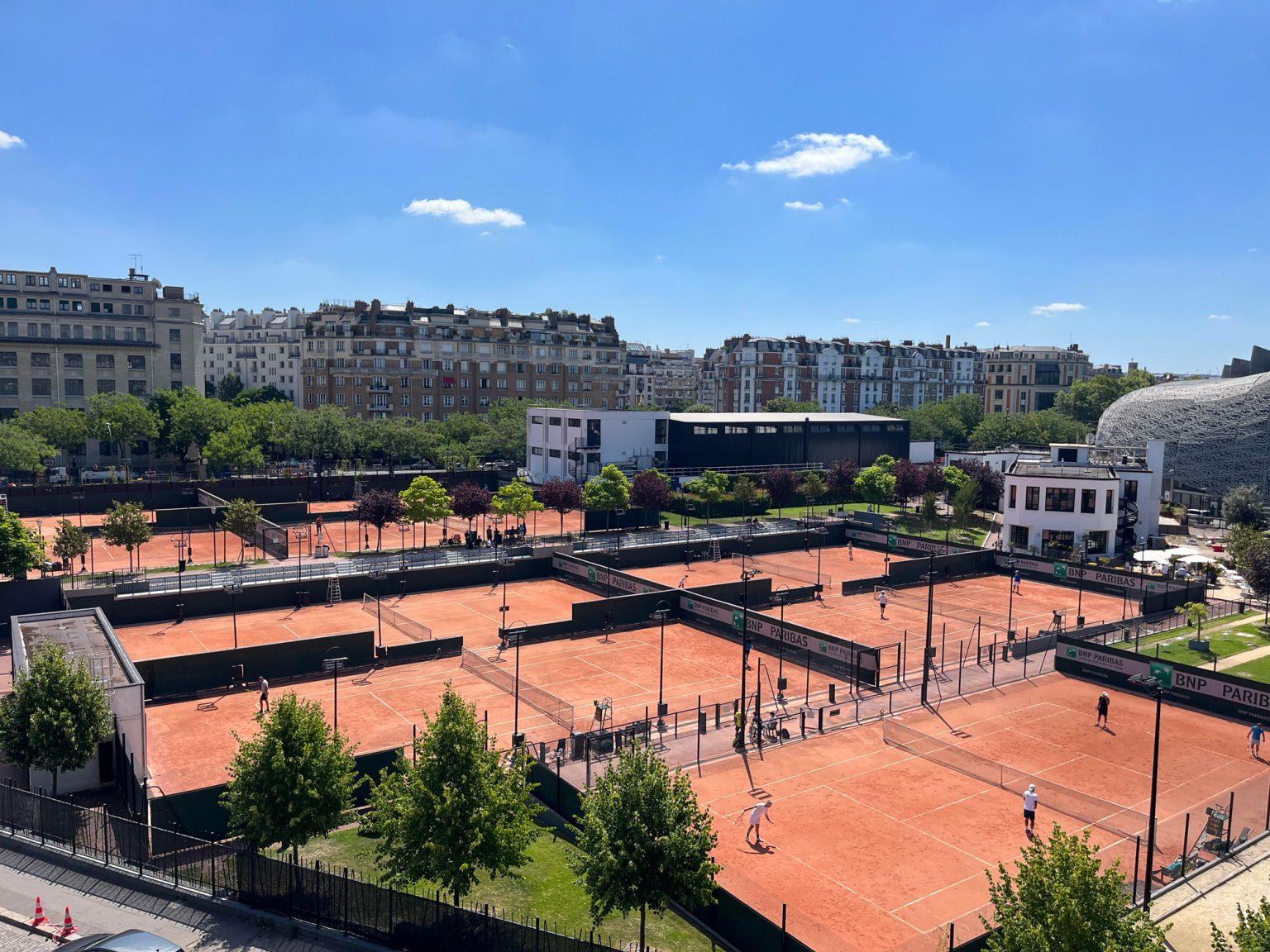 Paris JeanBouin Club omnisports, tennis, basket, hockey, bridge